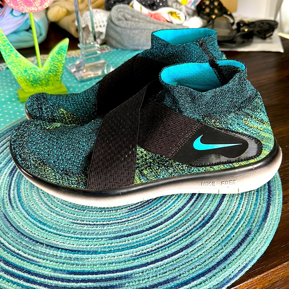 Men’s 9.5 Nike Free RN Motion Flyknit